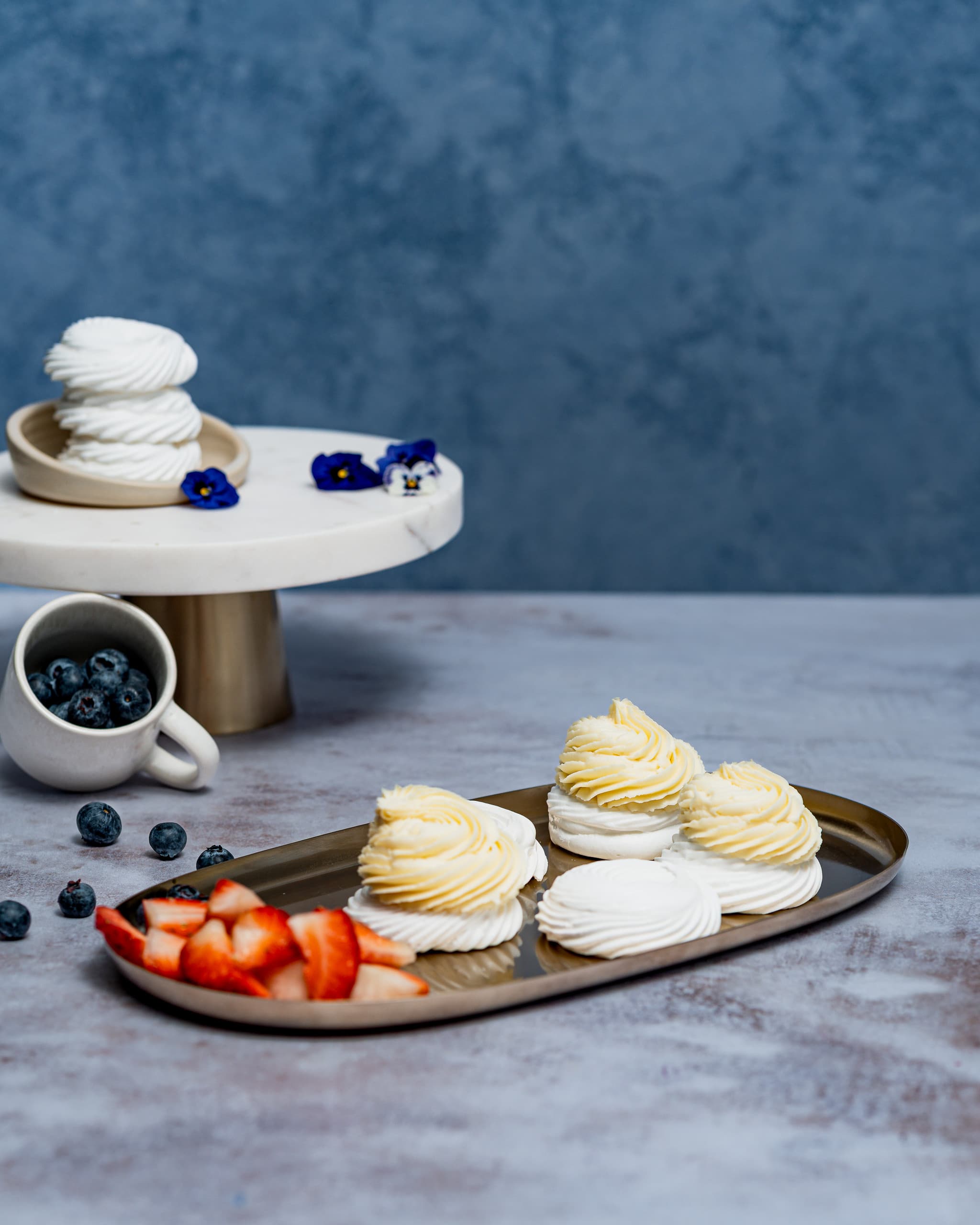 Mini pavlova, presek — vide se slojevi